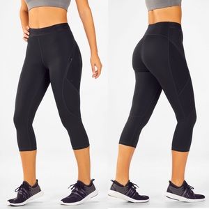 Fabletics High Waisted Ultra Cool Pocket Crop